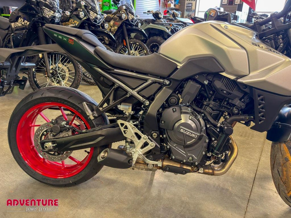 2025 Suzuki Gsx-8s alt