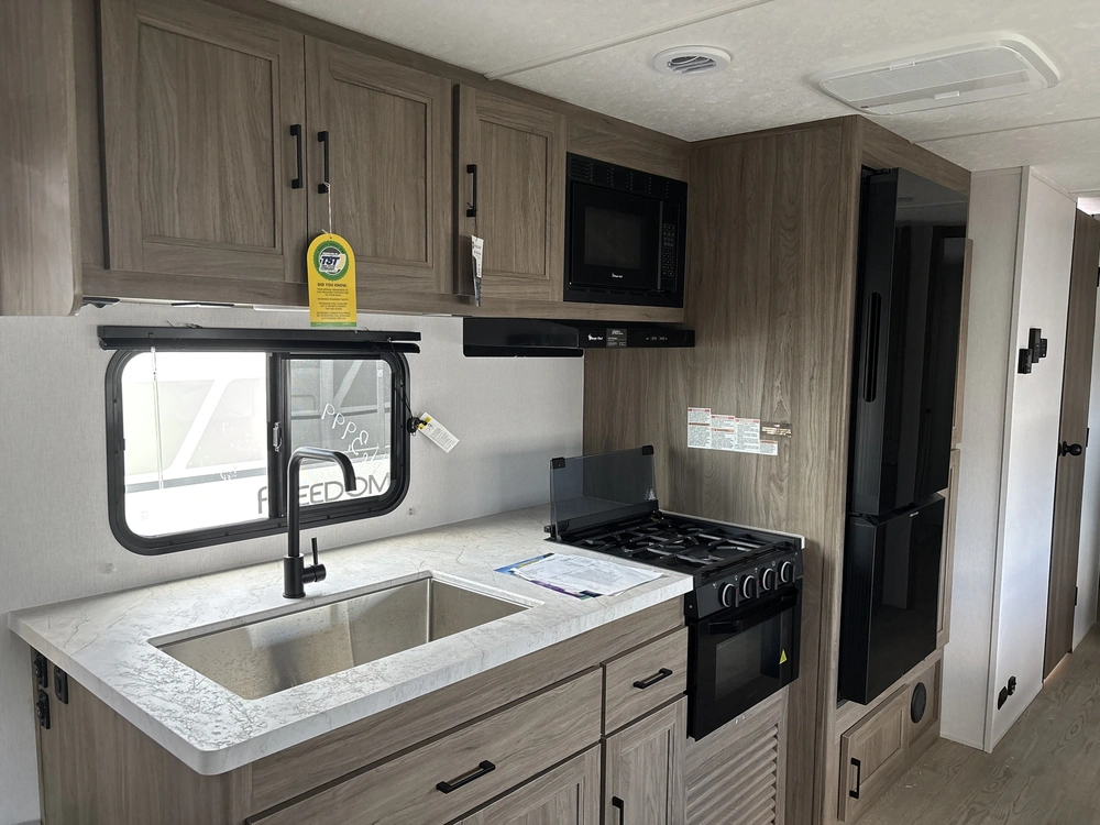 2025 Coachmen Fr. Express 31se alt