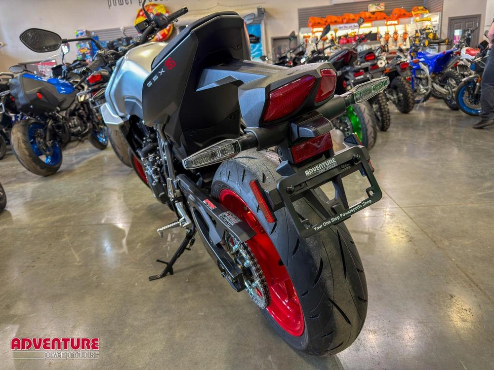 2025 Suzuki Gsx-8s alt