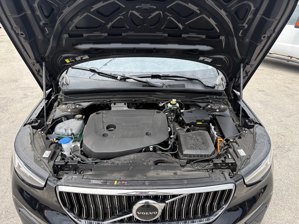 2025 Volvo Xc40 B5 alt