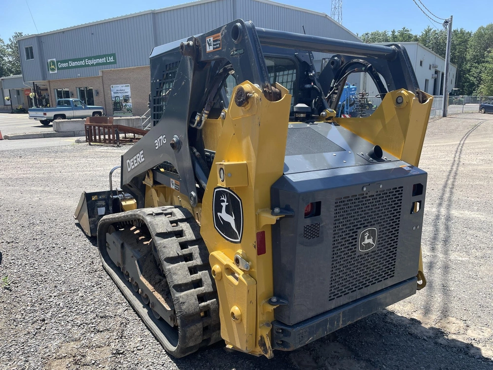 2022 John Deere 317g alt