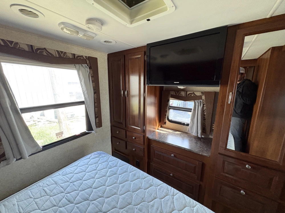 2013 Ford Georgetown 280ds alt