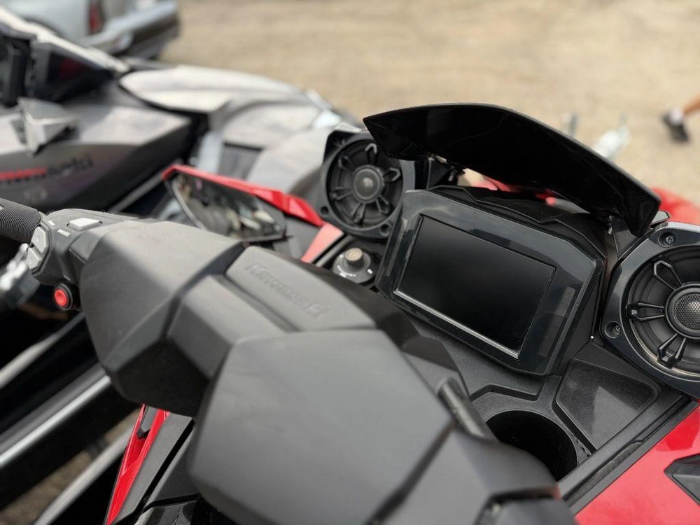 2023 Kawasaki Ultra 310lx alt