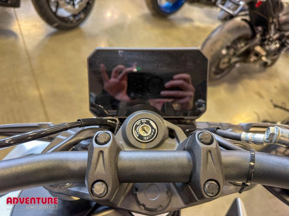 2025 Suzuki Gsx-8s alt