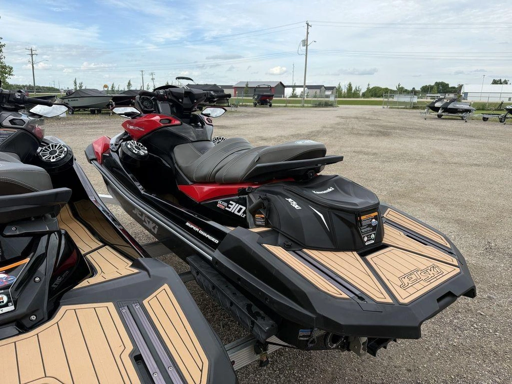 2023 Kawasaki Ultra 310lx alt