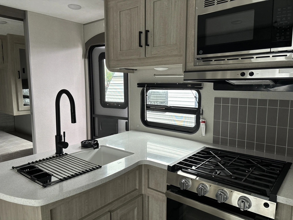 2026 Coachmen Catalina 273dbhckl alt
