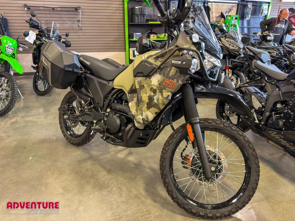 2026 Kawasaki Klr650 Adventure Cypher Camo Beige alt