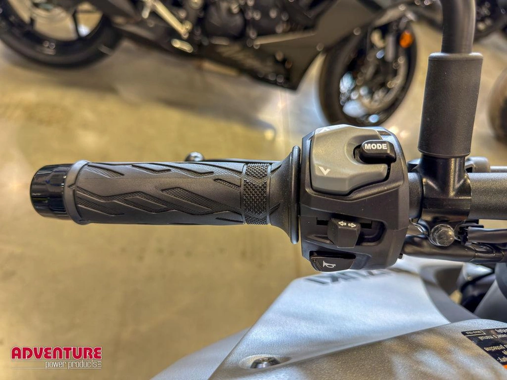 2025 Suzuki Gsx-8s alt