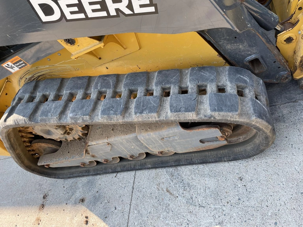 2022 John Deere 317g alt