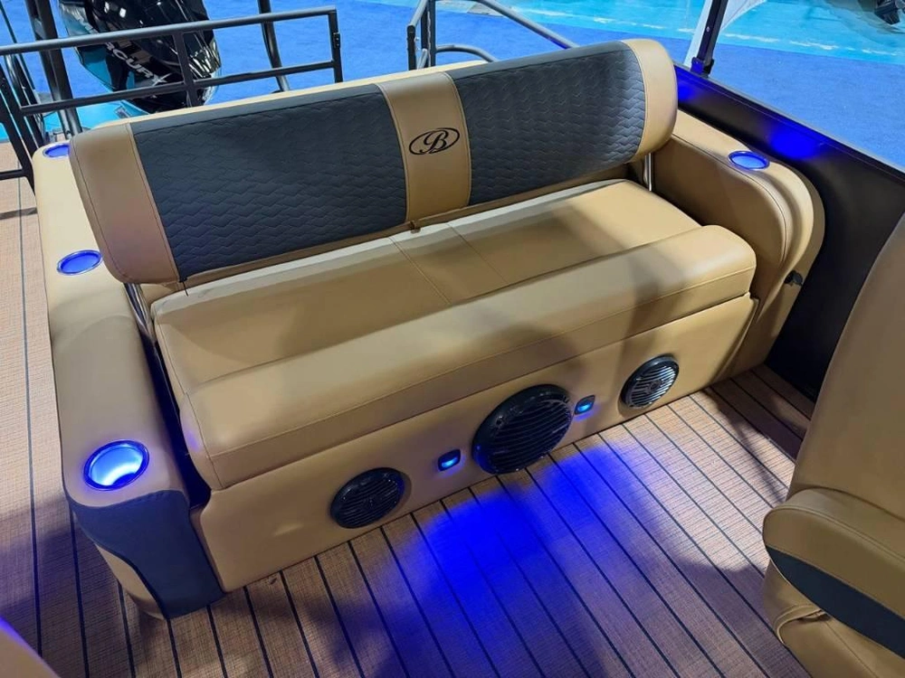 Bentley Elite 223 Swingback 2026 alt