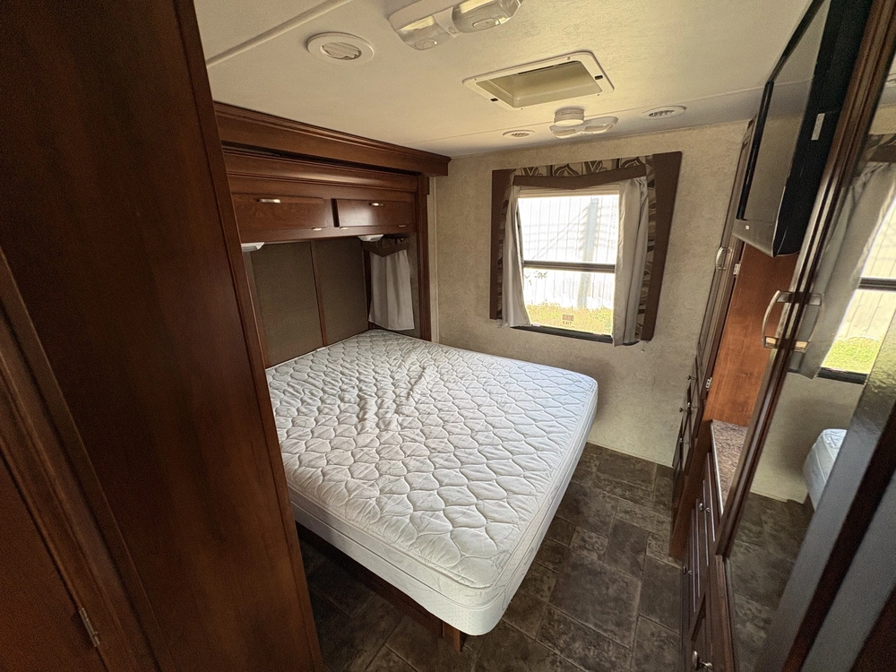 2013 Ford Georgetown 280ds alt