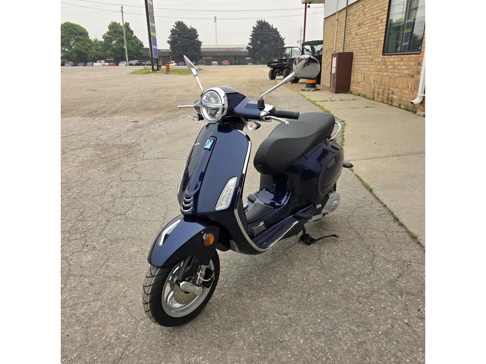 2026 Vespa Primavera 150 alt