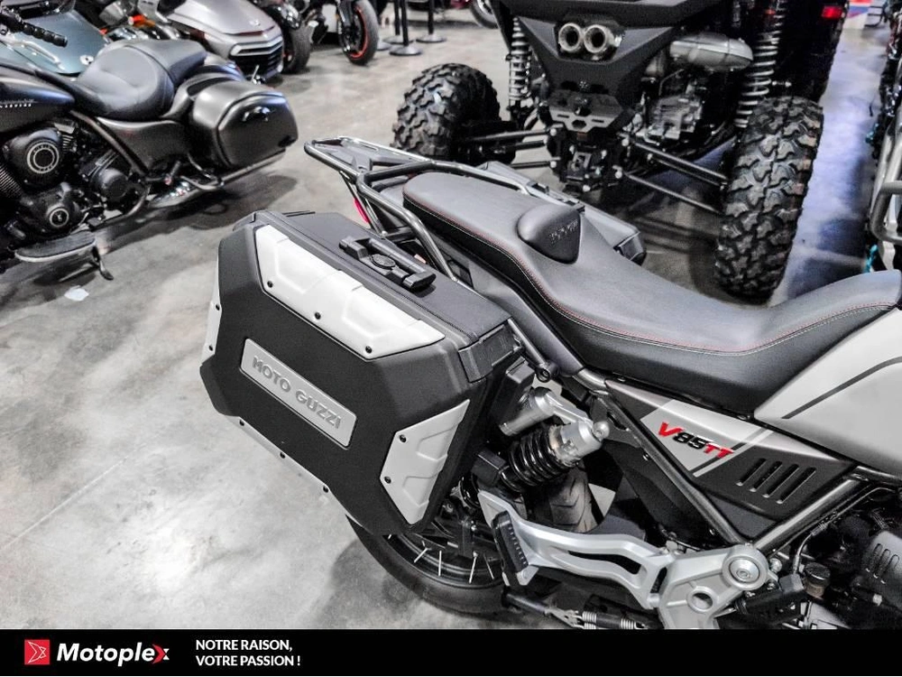 2023 Guzzi V85tt Travel Edition alt