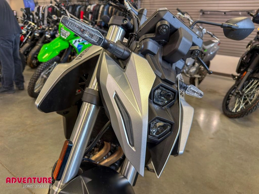 2025 Suzuki Gsx-8s alt