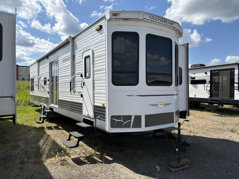 2011 Gulf Stream Kingsport Lodge 382tbs alt