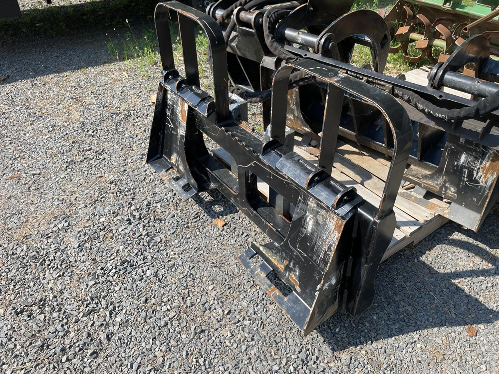 2022 John Deere 317g alt