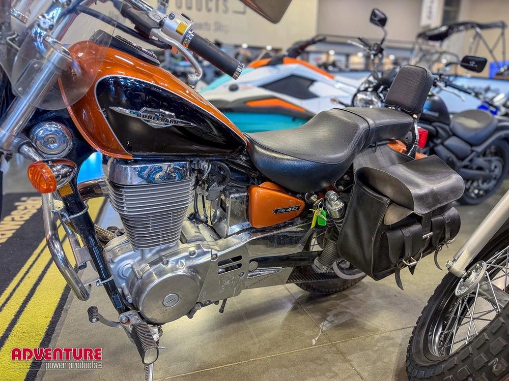 2011 Suzuki Boulevard S40 alt
