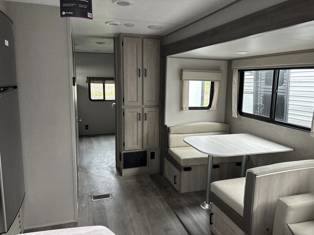 2025 Coachmen Catalina 343bhtsle alt