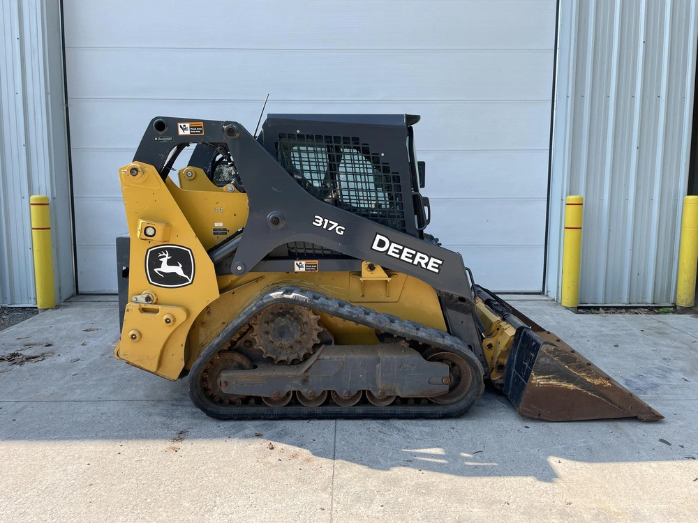 2022 John Deere 317g alt