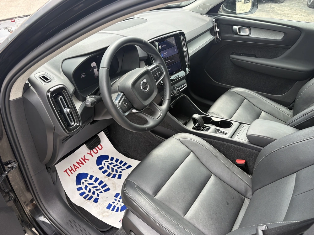 2025 Volvo Xc40 B5 alt