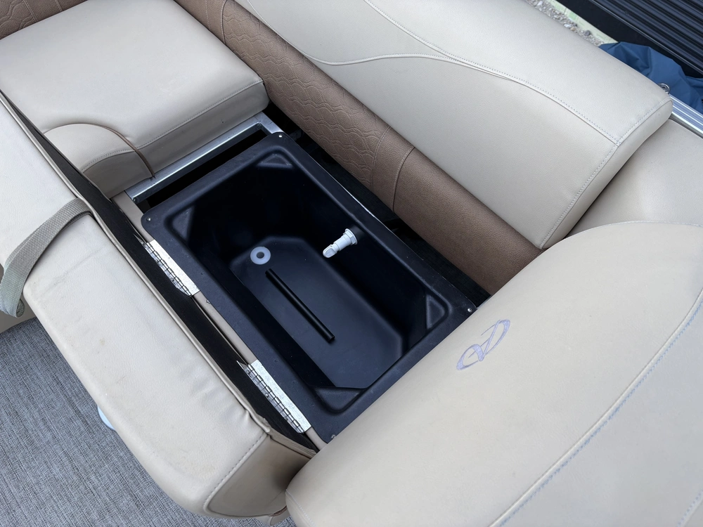 2020 Avalon Venture 1875 Cruise Rear Bench alt