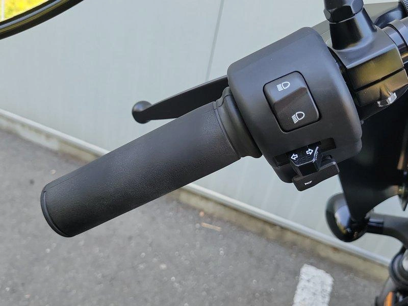 2025 Yamaha Bolt R-spec alt