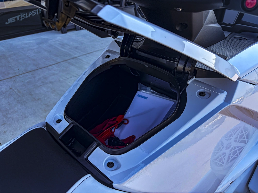 2026 Yamaha Vx Deluxe (w/ Audio) alt