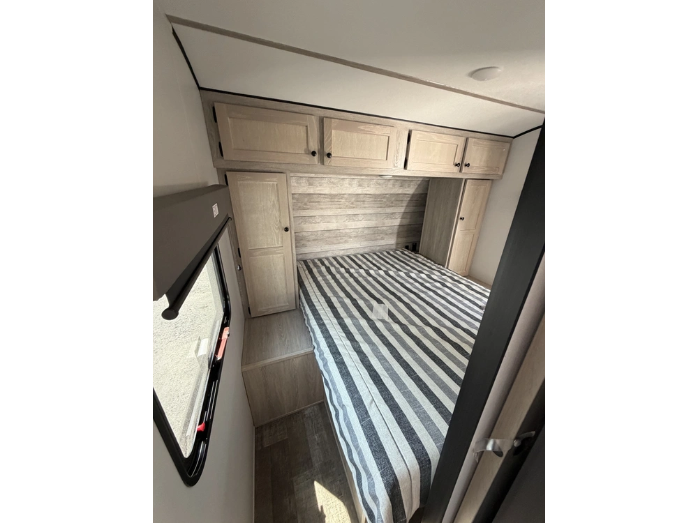 2024 Riverside Rv Intrepid 240bhs alt