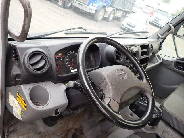 Hino 195 2018