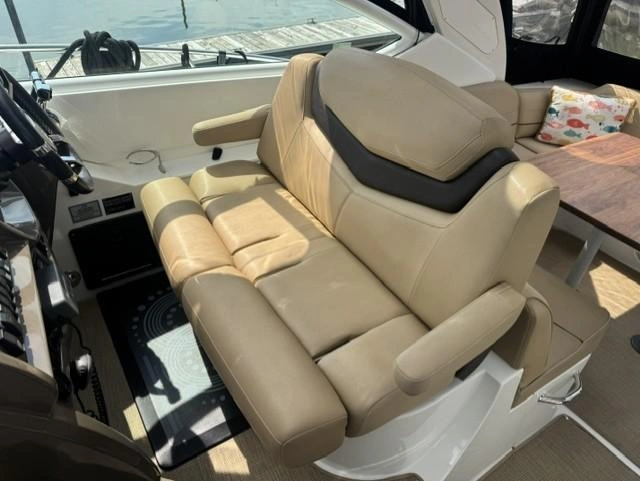 Cruisers Yachts 380 Express 2013 alt