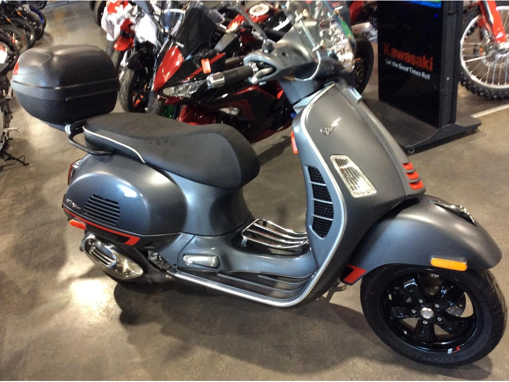 2021 Vespa Gts 300 alt