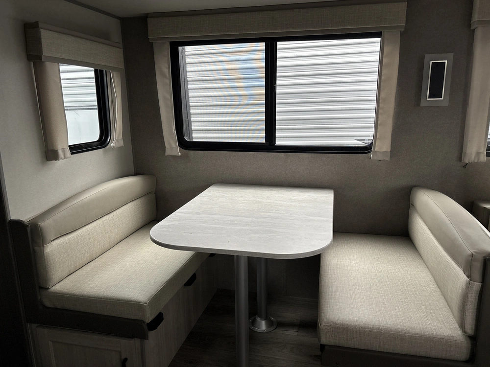 2025 Coachmen Catalina 343bhtsle alt