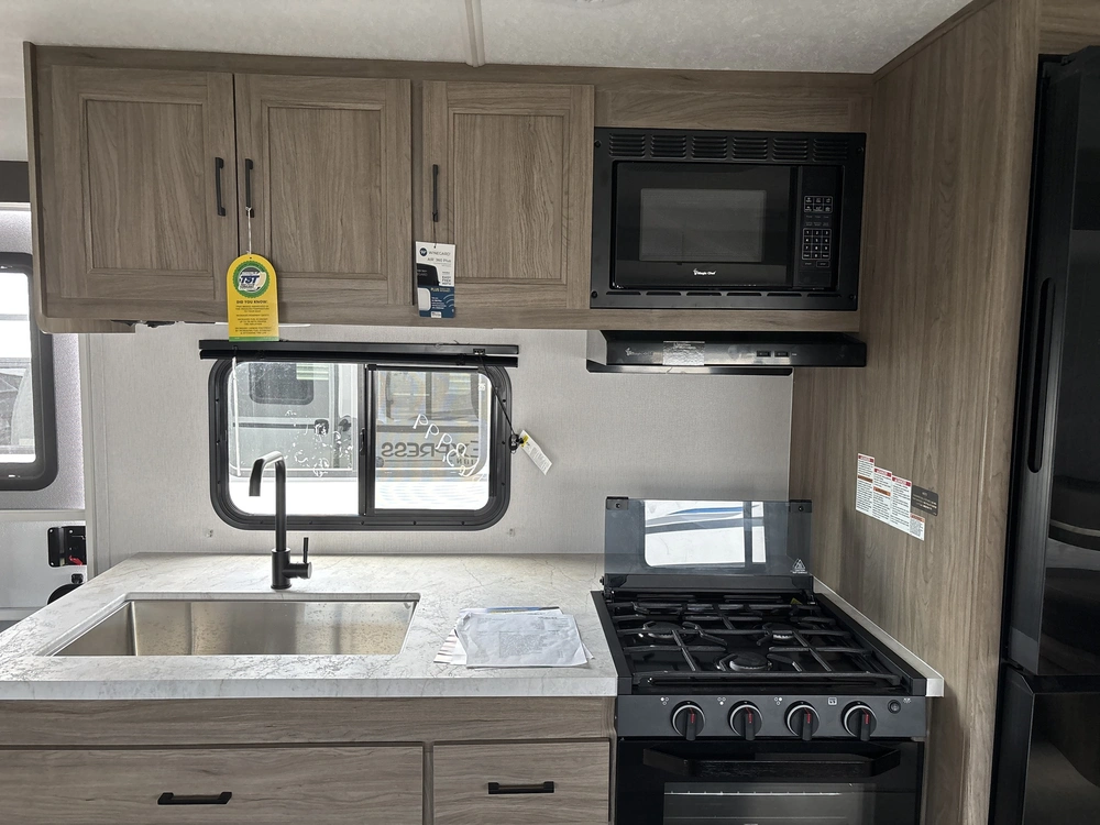 2025 Coachmen Fr. Express 31se alt