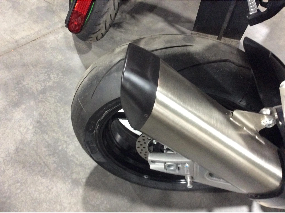 Aprilia Tuono V4 1100 Factory 2026 alt