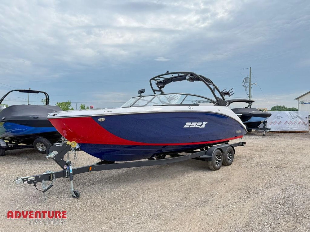2025 Yamaha 252xe alt