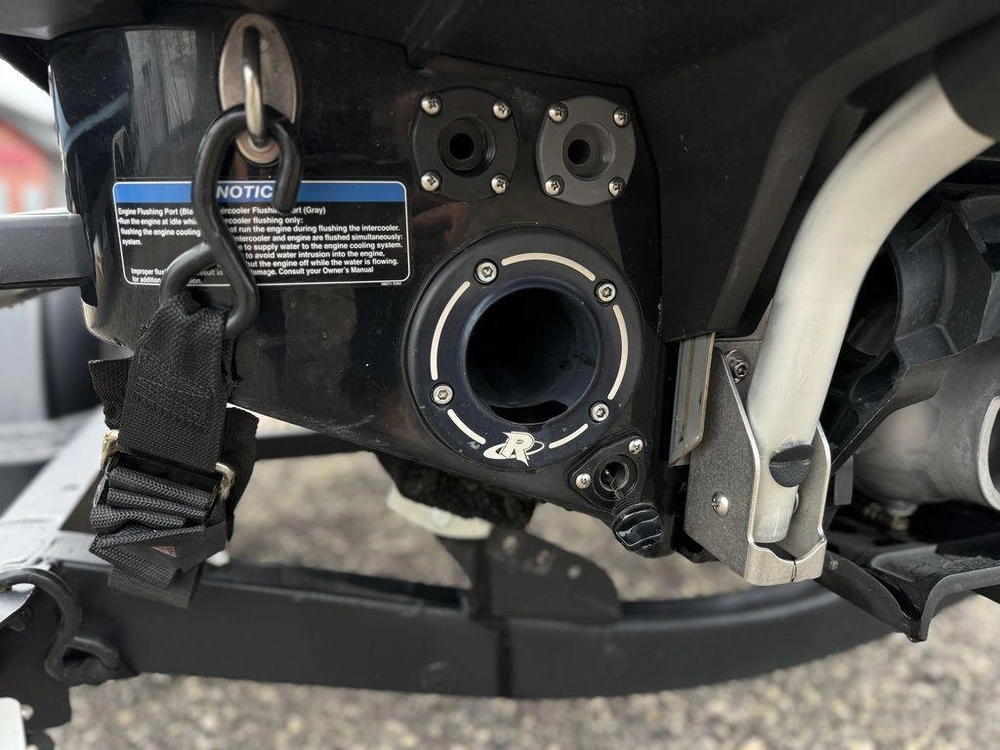 2023 Kawasaki Ultra 310lx alt