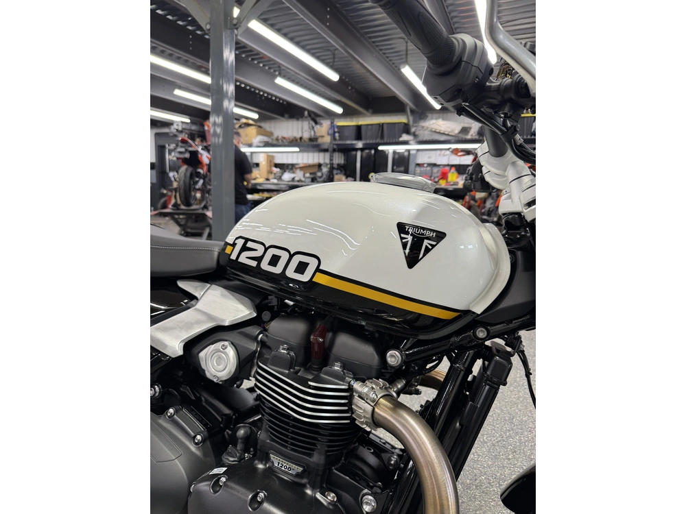 2026 Triumph Speed Twin 1200 alt