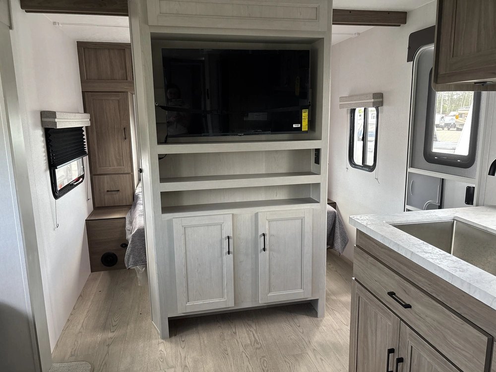 2025 Coachmen Fr. Express 31se alt
