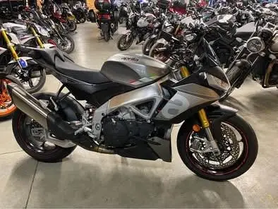 Aprilia TUONO V4 1100 2021