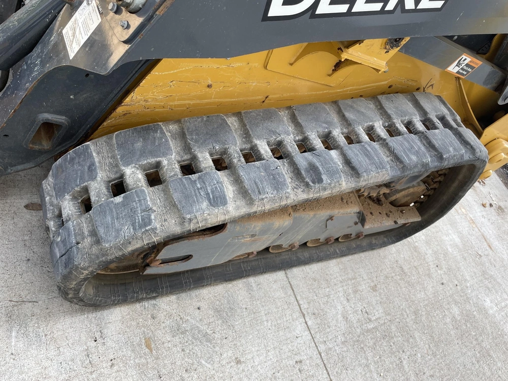 2022 John Deere 317g alt