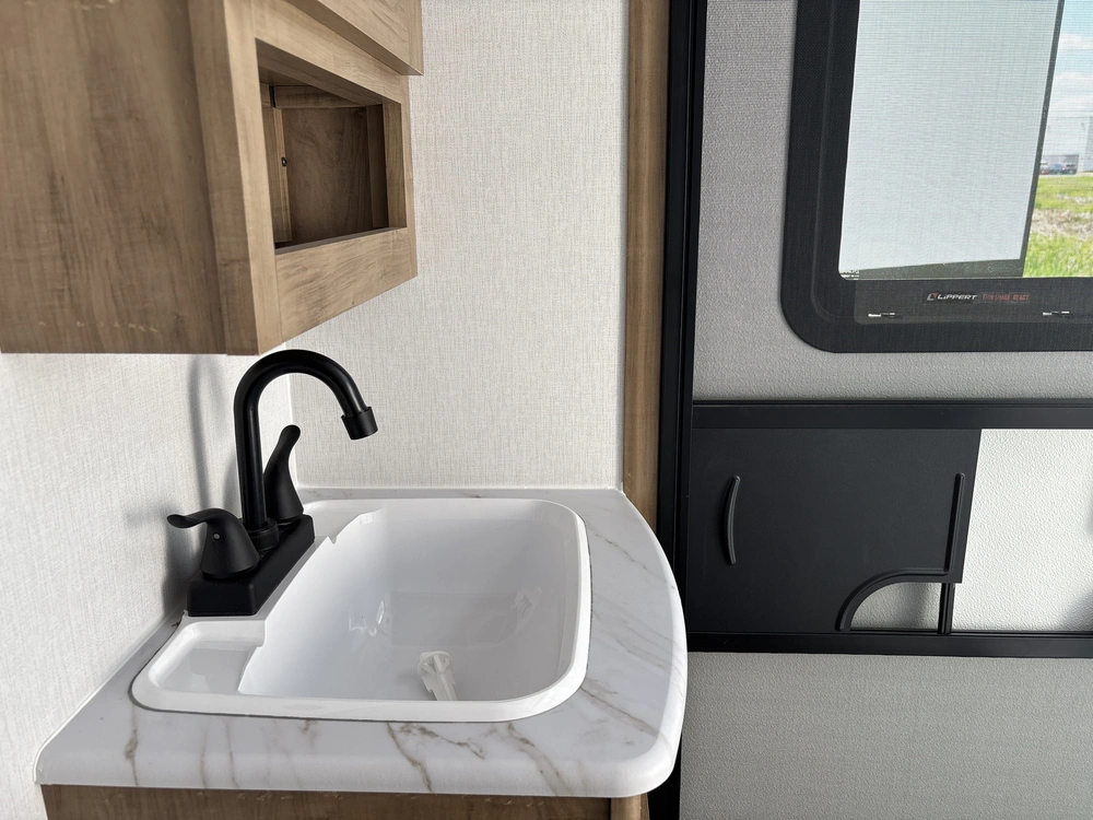 2024 Coachmen Fr. Express 288bhds alt