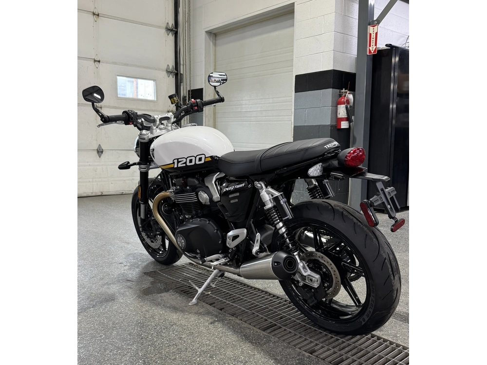 2026 Triumph Speed Twin 1200 alt