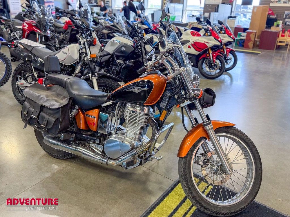 2011 Suzuki Boulevard S40 alt