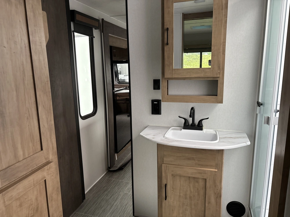2024 Coachmen Fr. Express 298fds alt