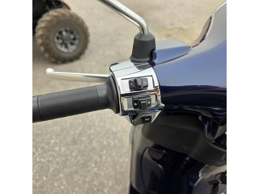 2026 Vespa Primavera 150 alt