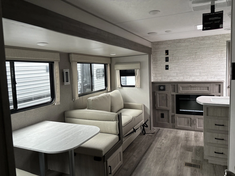 2025 Coachmen Catalina 343bhtsle alt