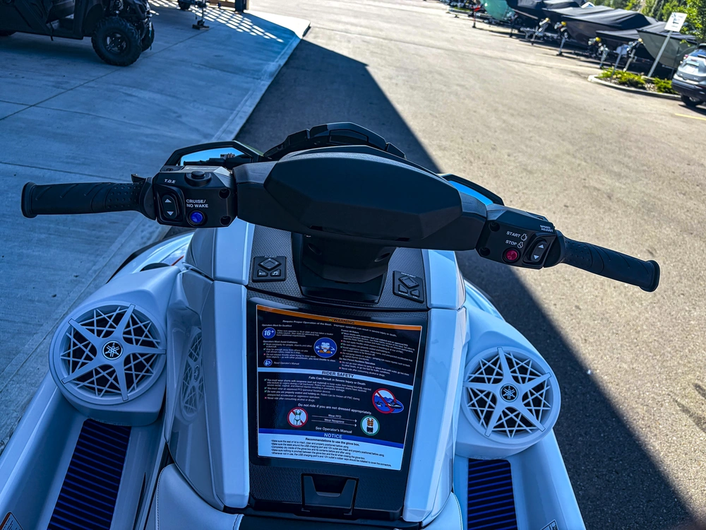 2026 Yamaha Vx Deluxe (w/ Audio) alt