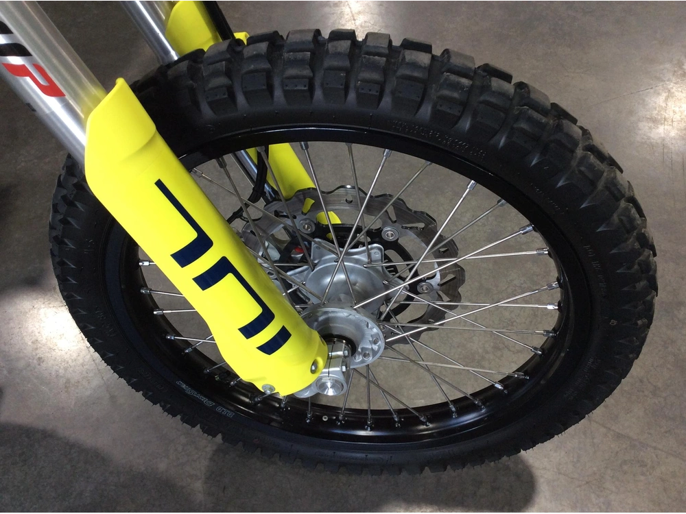 Husqvarna 701 Enduro 2024 alt