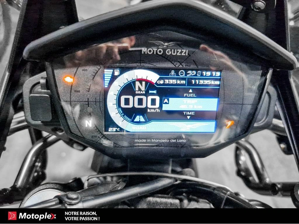 2023 Guzzi V85tt Travel Edition alt