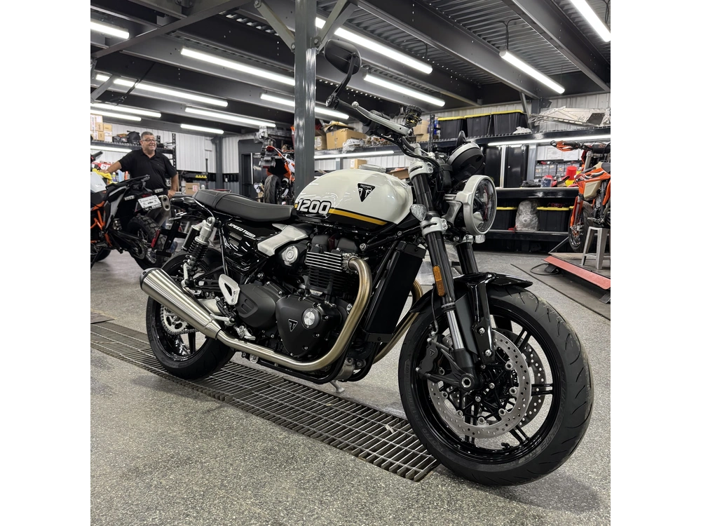 2026 Triumph Speed Twin 1200 alt